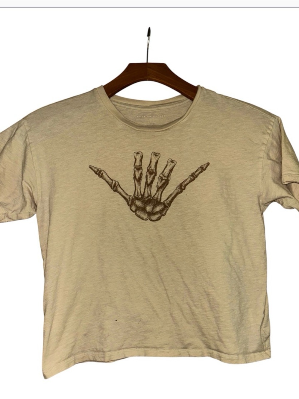 American Eagle Outfitters cream skeleton hand graphic tee #skater #alternative